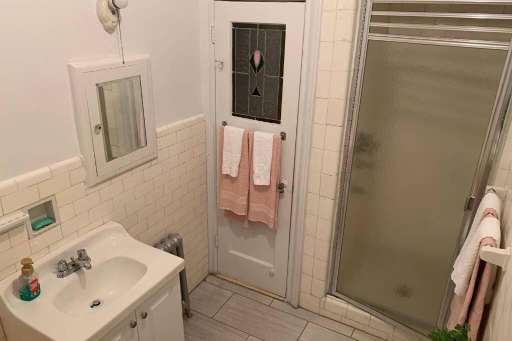 ניו יורק Cozy 2 Bedroom Apartment In Queens מראה חיצוני תמונה